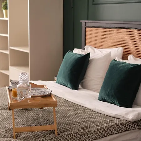 Modern & Cozy Close To Center *